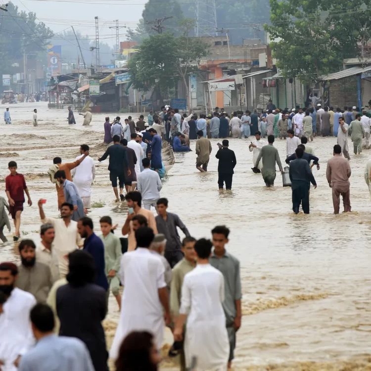 Pakistan has been ruined by sea-like flood affecting million peoples