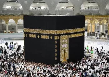 After a two-year pause, Saudi Arabia takes down the boundaries surrounding the holy Kaaba