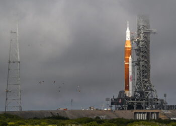 NASA cancels the launch of the Moon rocket due to an engine problem