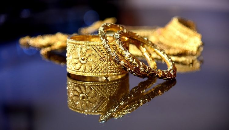 Pakistan's price of gold drops drastically and is now Rs8,600 per tola