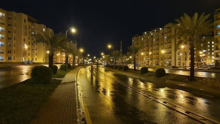 In Karachi’s Bahria Town, a strong downpour creates floods and the flood is now completely cleared in 2 hours