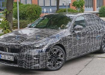 BMW M5 spotted with production headlights & thinner camouflage