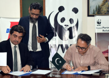 DESCON and WWF-Pakistan to remove plastic garbage from Waste-Water Channels of Lahore