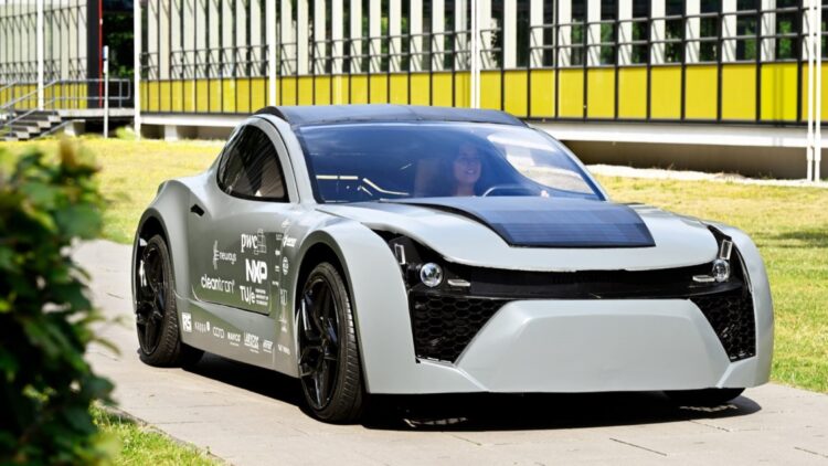 Dutch students create an electric vehicle that consumes carbon