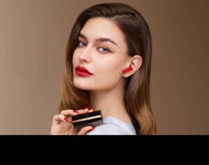 MKT_FreeBuds 4 Lipstick_LifestylePhoto_Red_1_RGB_Original_20210930