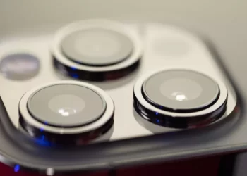 Qualcomm vice president thinks cellphones can equal the quality of DSLR cameras