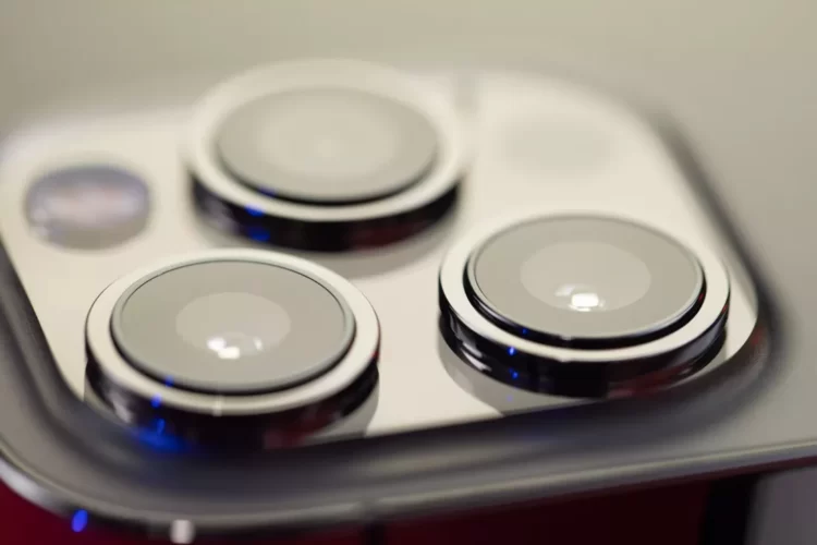 Qualcomm vice president thinks cellphones can equal the quality of DSLR cameras