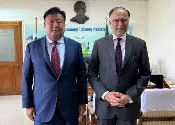 Xingchu Century President Mr. Guo Jun called on Minister of Planning and Development Mr. Ahsan Iqbal to extend Cooperation in Energy Sector