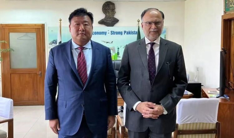 Xingchu Century President Mr. Guo Jun called on Minister of Planning and Development Mr. Ahsan Iqbal to extend Cooperation in Energy Sector