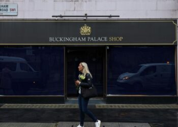 The Elizabethan era concludes with the UK economy in disarray