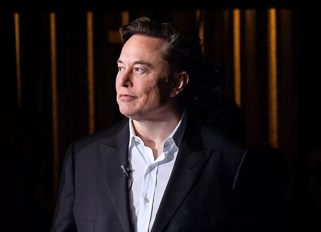 Elon Musk becomes the Twitter owner, started firing top executives