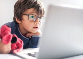 Increased screen time in children can lead to serious eye problems