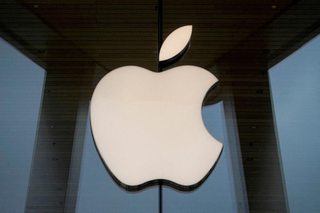 Apple increases its investment in mixed-reality software in preparation for a 2023 launch