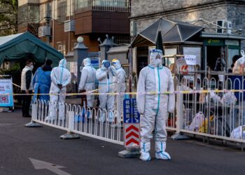 As China outbreak worsens, Beijing sees a surge in COVID cases