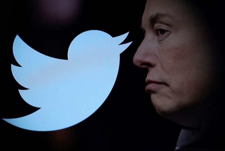 Following Elon Musk's ultimatum, Twitter staff begin to leave