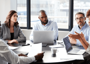 How To manage people effectively at work