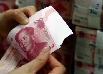 Pakistan and China sign a contract allowing for the use of the 'Yuan' in trade