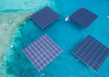 The sun-tracking floating solar panels