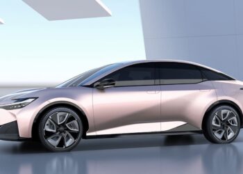 Toyota unveils China's first electric sedan today