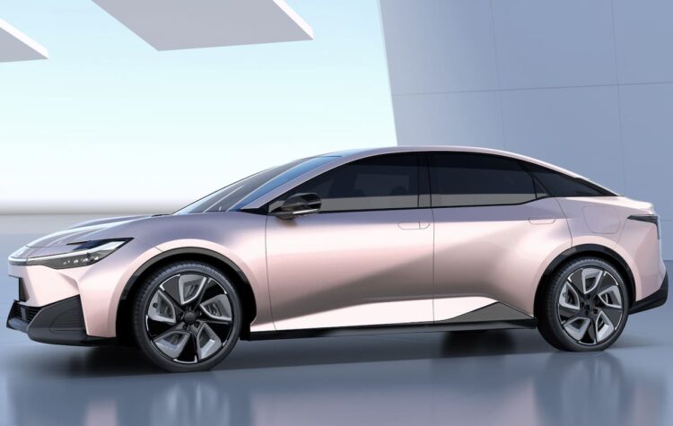 Toyota unveils China's first electric sedan today