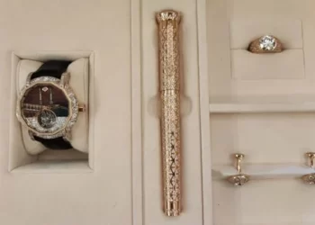 UAE-based businessman claims that Farah Gogi sold Toshakhana expensive gifts of Imran Khan