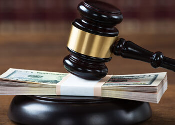 'Committee Wali Baji', a scammer who stole 420 million rupees, appears in court