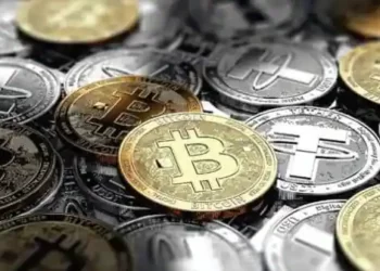 Dogecoin and Shiba Inu decrease, while bitcoin and ether make a little gain