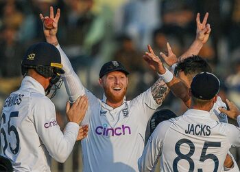England's victory in 2nd Test ends Pakistan's chances of winning the series