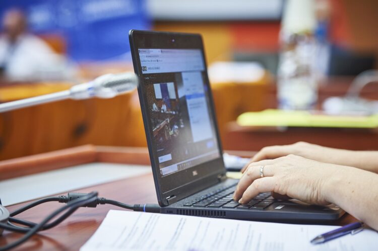 Govt. is launching free training courses for journalists