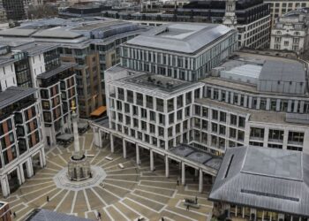 Microsoft invests in the owner of the London Stock Exchange in a cloud data transaction