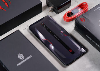 Red Magic 8 Pro has a 6,000 mAh battery and a 165W charger