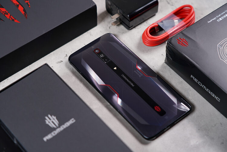 Red Magic 8 Pro has a 6,000 mAh battery and a 165W charger