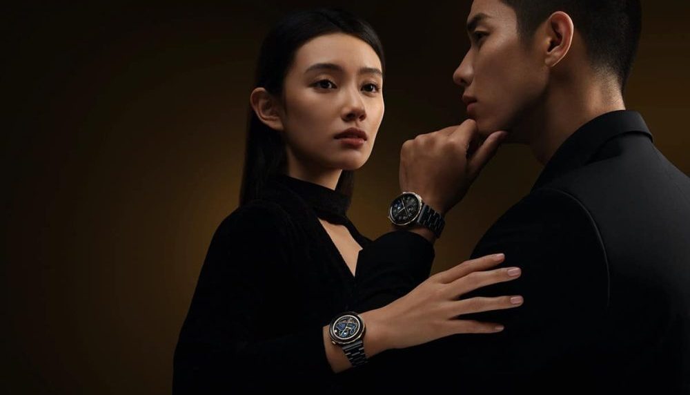 Your earbuds can be charged and stored on this Huawei smartwatch