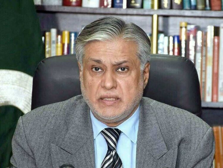 ishaq-dar-promised-complete-assistance-it-sector-exports