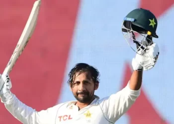 Sarfaraz Ahmed returns home with a warm welcome after series