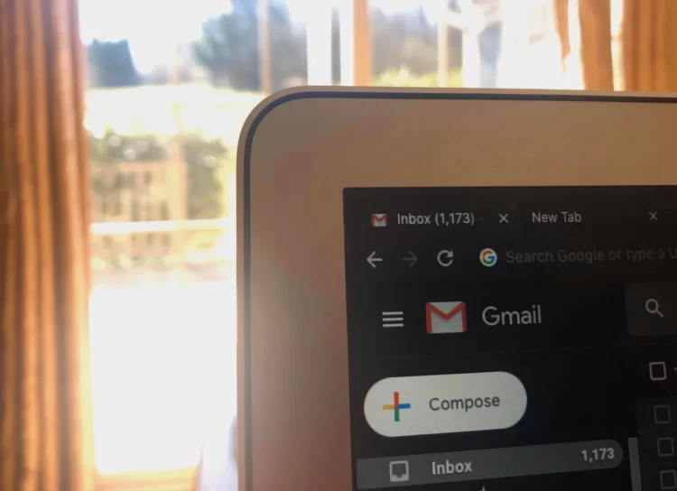 how-to-pause-your-email-inbox-at-work-properly