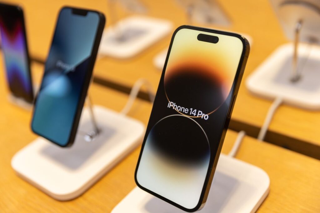 apple-has-its-greatest-sales-decline-by-5-since-2019
