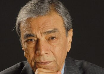 zia-mohiuddin-pakistans-iconic-actor-passes-away-at-91