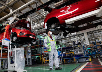 Automakers-effected-by-massive-technological-layoff