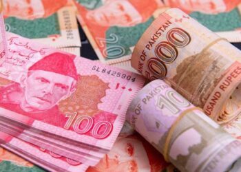 major-currency-dealers-predict-rupee-will-cross-300-mark