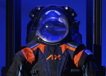 new-spacesuit-revealed-by-nasa-for-artemis-moon-landing