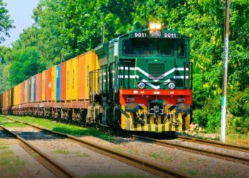 railway-minister-reduces-10-to-15-freight-train-fares