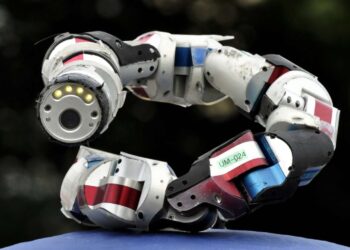 Scientists control robot snakes efficiently through new ways