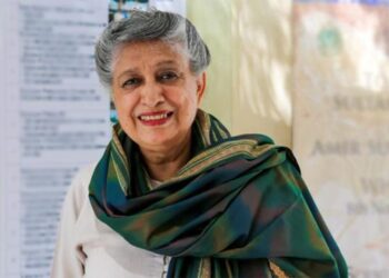 pakistans-1st-female-artist-awarded-2023-royal-gold-medal