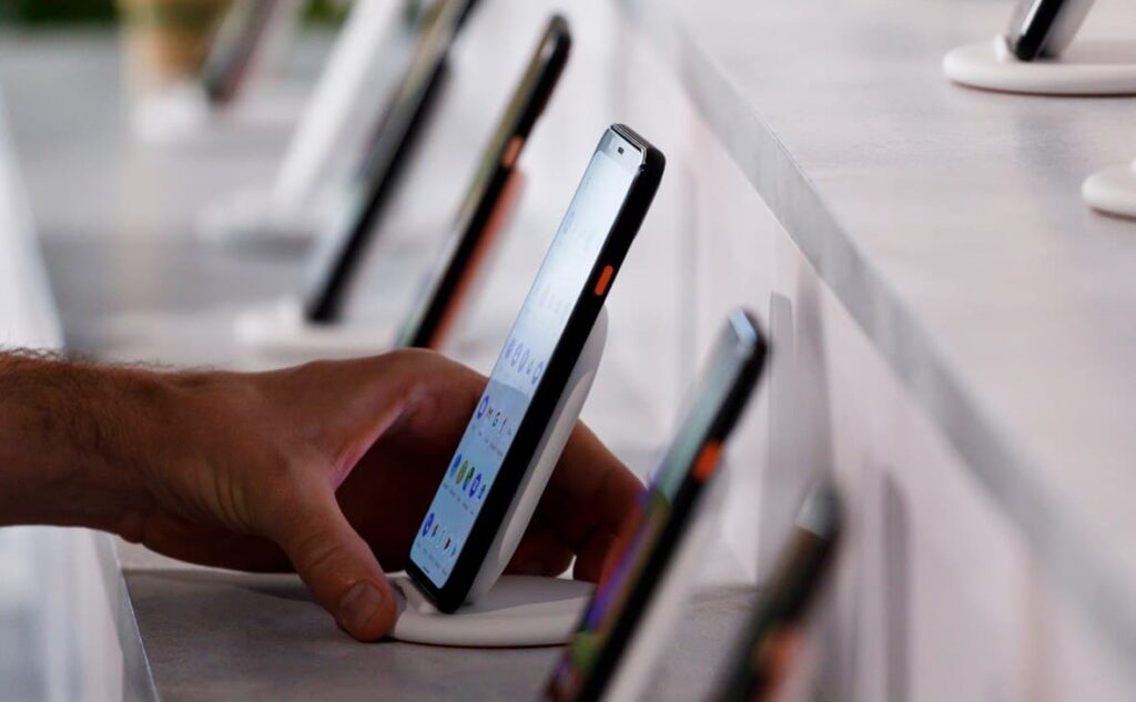 pakistans-mobile-phone-sector-is-on-the-verge-of-collapse