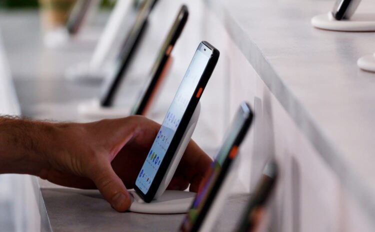 pakistans-mobile-phone-sector-is-on-the-verge-of-collapse