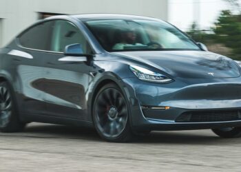 tesla-model-ys-with-chinese-made-battery-shocks-everyone