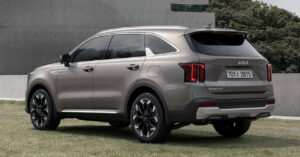 kia-sorento-facelift-borrows-ev-9-styling-queues