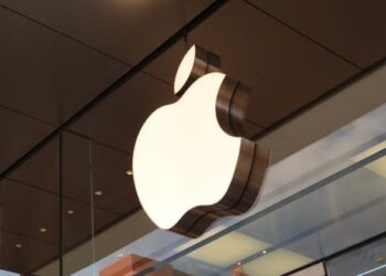 apple-the-1st-co-in-history-to-be-valued-more-than-3t