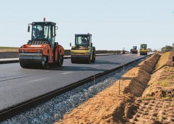 First 2.5 ton plastic recycled fine road made in Karachi